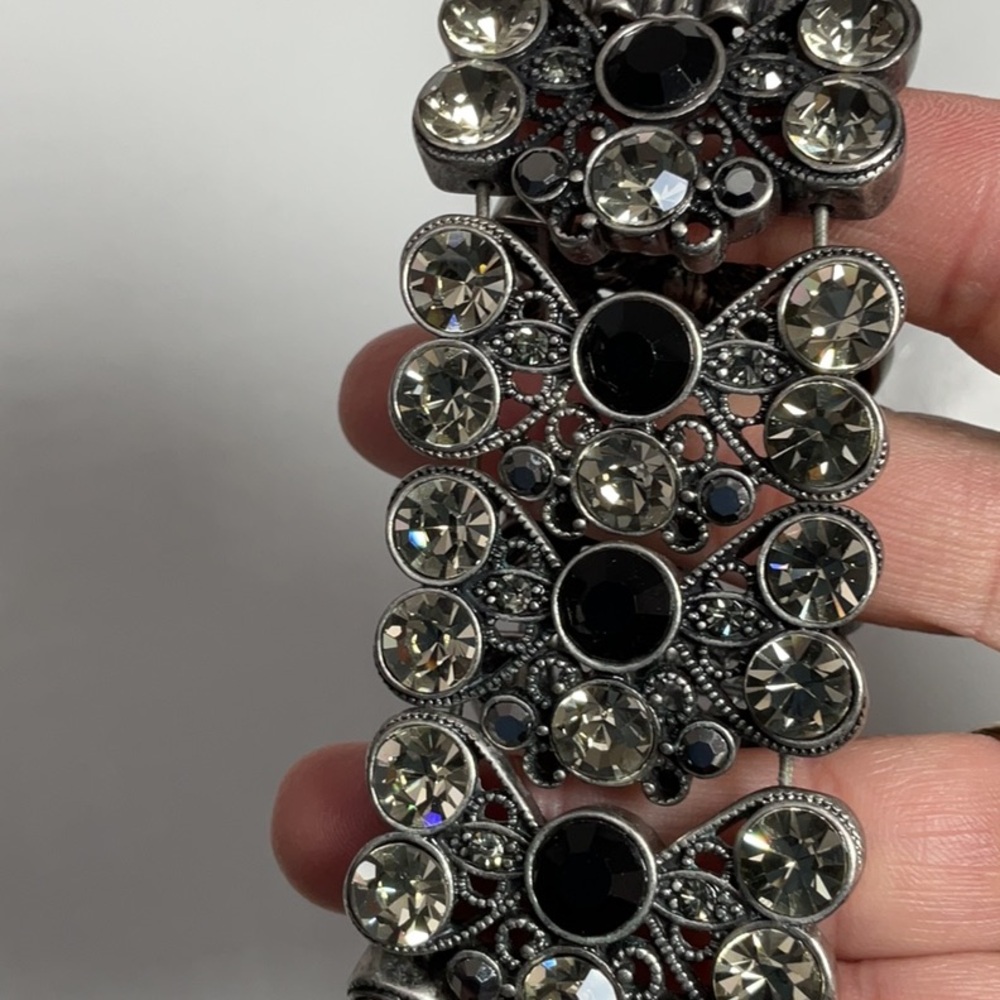 Host Pick!❤️ Rhinestone bracelet - Picture 5 of 9